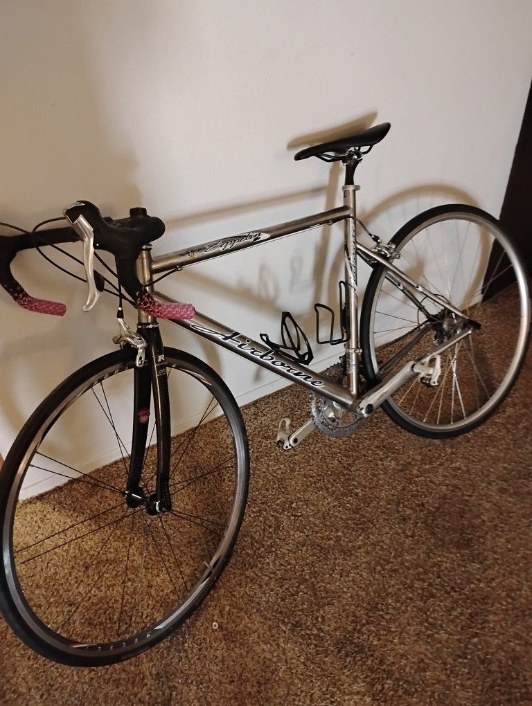 Airborne Zeppelin 700cc Bike + Giro Shoes Sz 9 1/2 and Giro Helmet