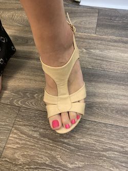 Women’s size 10 nude wedges