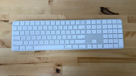 Magic Keyboard Numerical w/ Touch ID A2520 White
