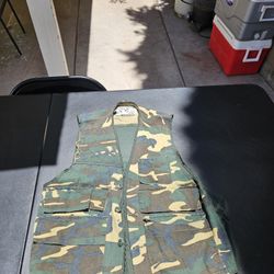 Duck Bay Vintage Camo Hunting Vest 
