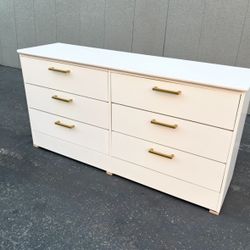 Brand New  Dresser Available With Gold Accent Knobs🌟🌟