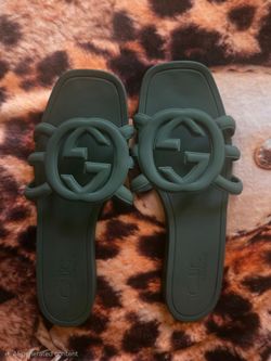 Sandals size 8