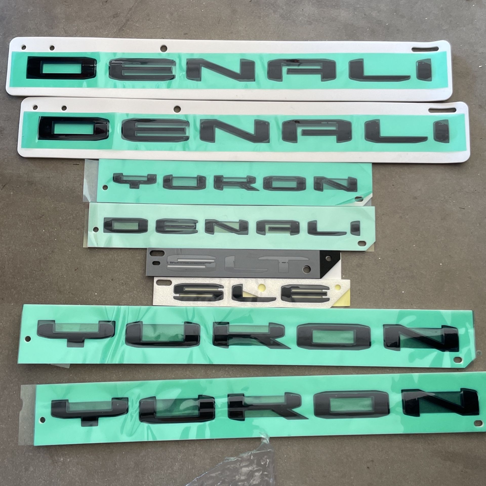 Black out GMC Yukon Emblem Kit