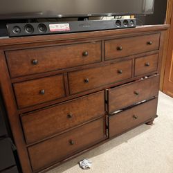 King Size 4 Piece Bedroom Set - Free