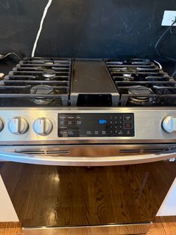 Samsung 5-Burner Gas Range with Griddle – Stainless Steel – Excellent Working Condition