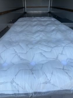 Twin size bed mattress king koil modern luxury euro top luxury firm button Aireloom Kluft hotel collection avocado saatva purple beautyrest black worl