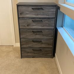 Roomy 5 Drawer Chest