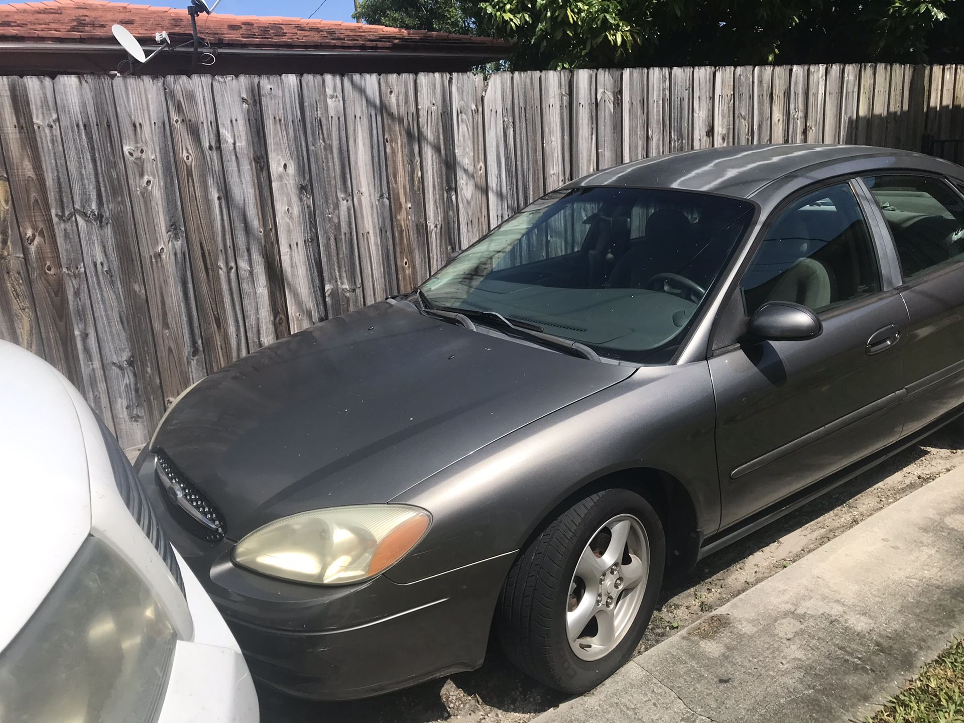 2003 Ford Taurus