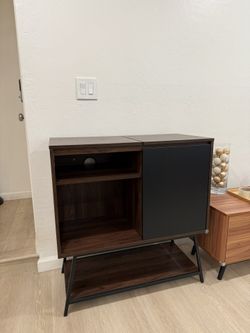 Walker Edison Bonnie 30" Record Player Accent Cabinet