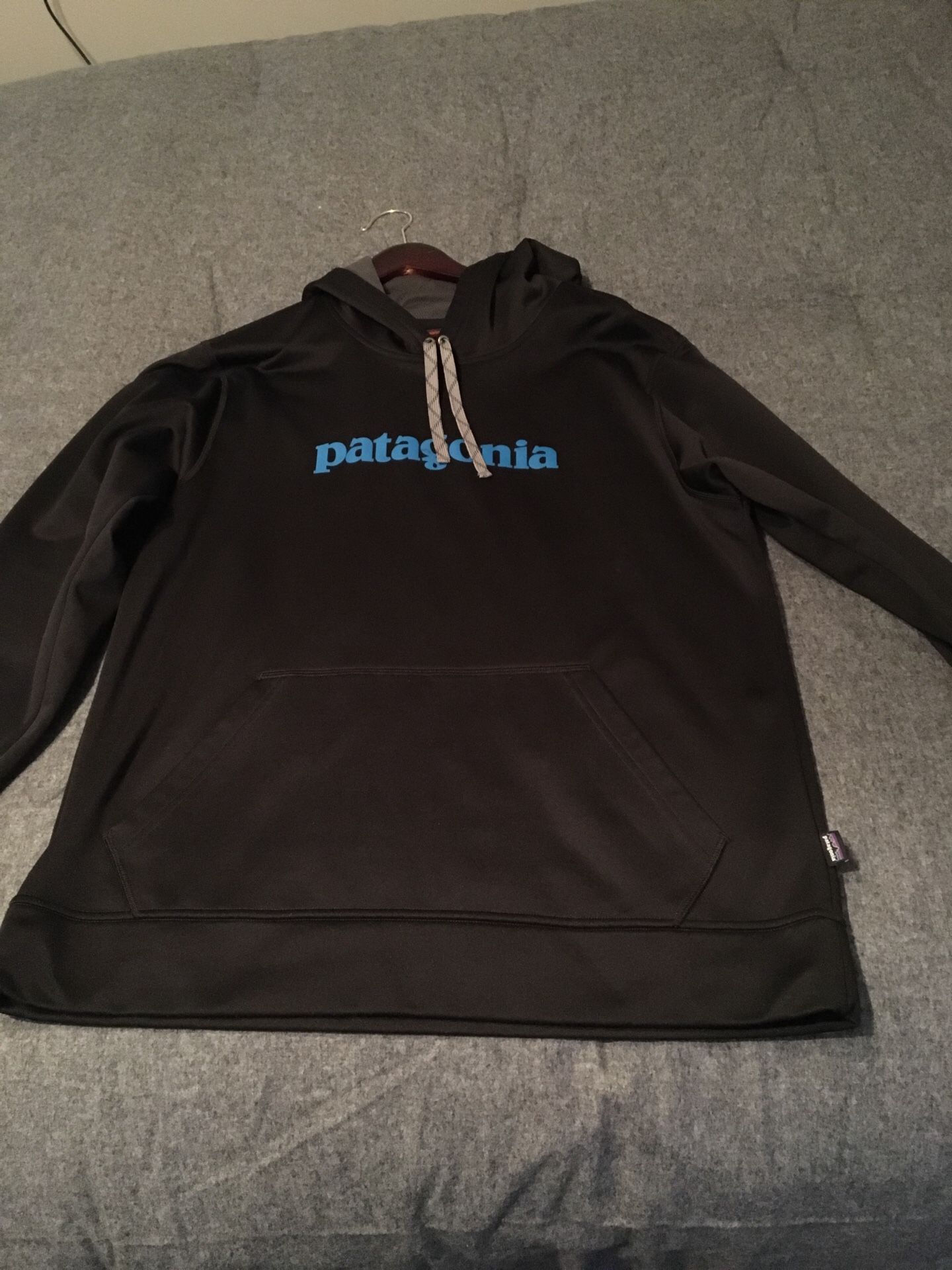 Patagonia hoodie men’s size L
