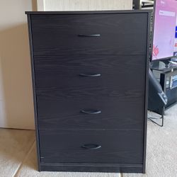 4 Draw Dresser, Need Gone