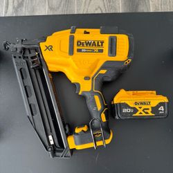 Dewalt 20V MAX 16GA FINISHING NAILER KIT