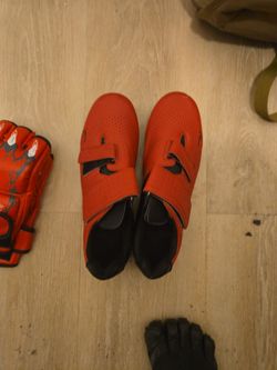 Spin shoes 8 1/2 aerobic