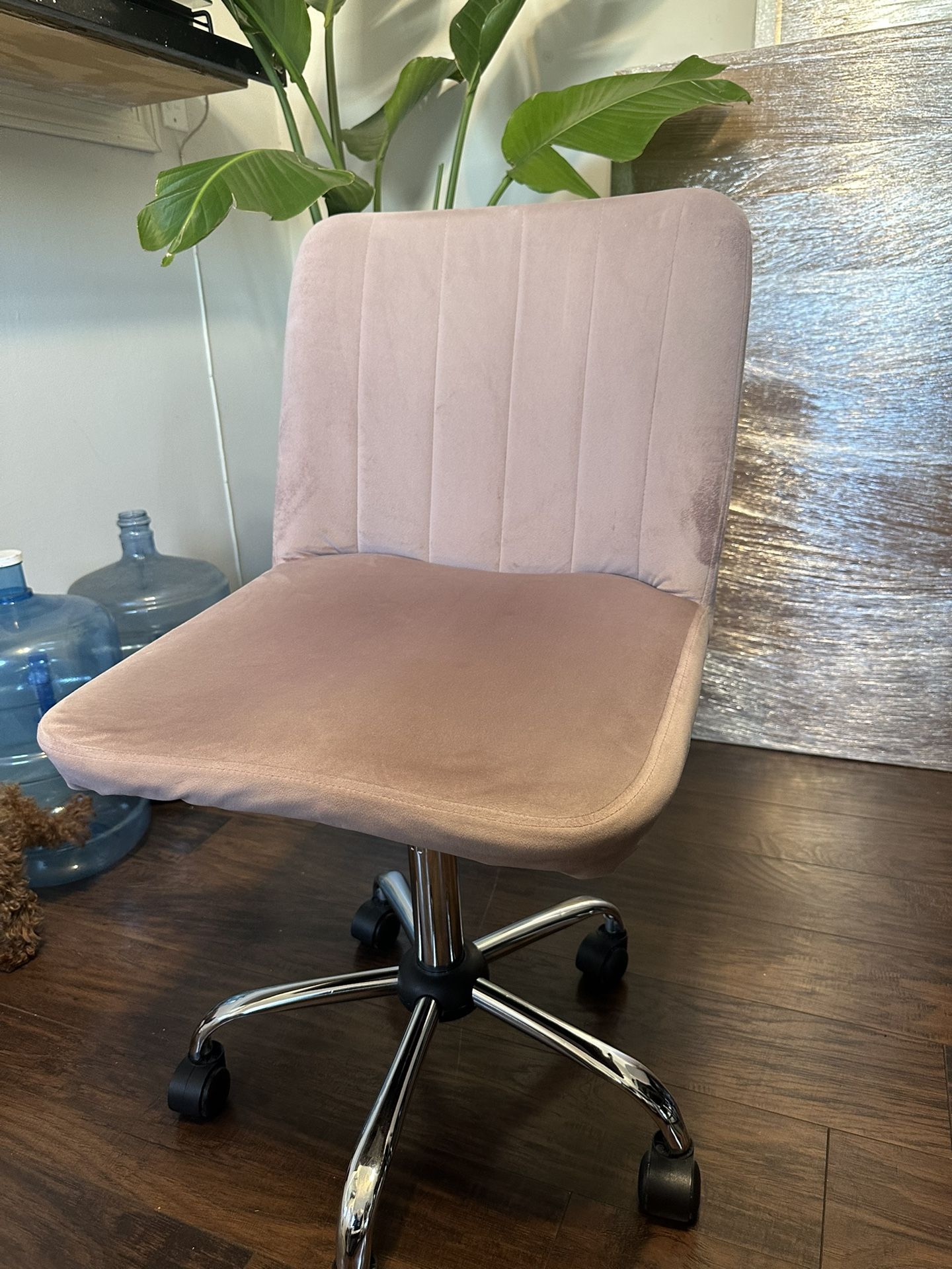 Light Lavender Office Chair — Swivel + Adjustable Height 