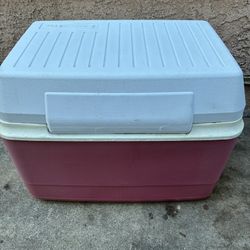 Rubbermaid Cooler