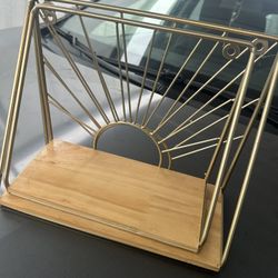 Hanging Shelves , Like New , Pick Up Near Tully And Monterey Rd SJ CA 95112