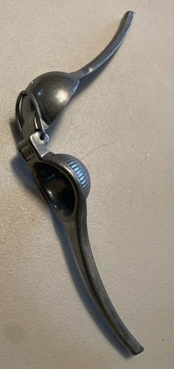 ALUMINUM LEMON SQUEEZER