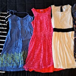 5 Women's Dresses In Size XS