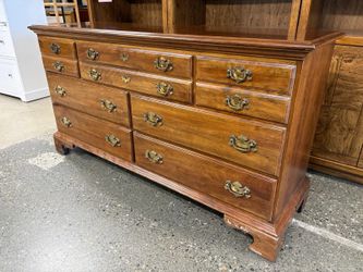 JAMESTOWN STERLING Mahogany Chippendale 7-Drawer Low Dresser