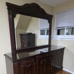 Dresser With Mirror 