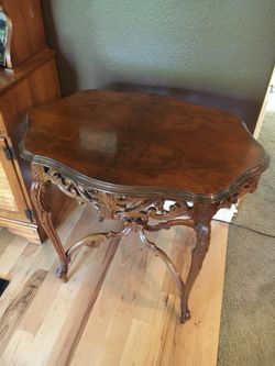 1920’s Mahogany turtle top lamp table