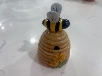 Honeycomb Bee Hive Salt & Pepper Shakers