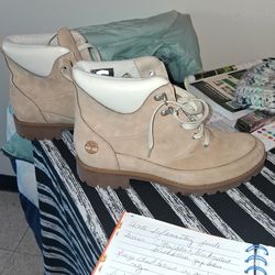 Timberland boots women. Tan