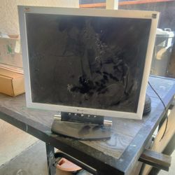 View Sonic 18" Monitor Screen 