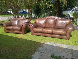 SELLING MY USED  LEATHER  SOFA SET  GOOD CONDITION