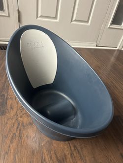 BÉABA by Shnuggle Baby Bath Tub – Navy Blue, Gently Used, 0–12 Months
