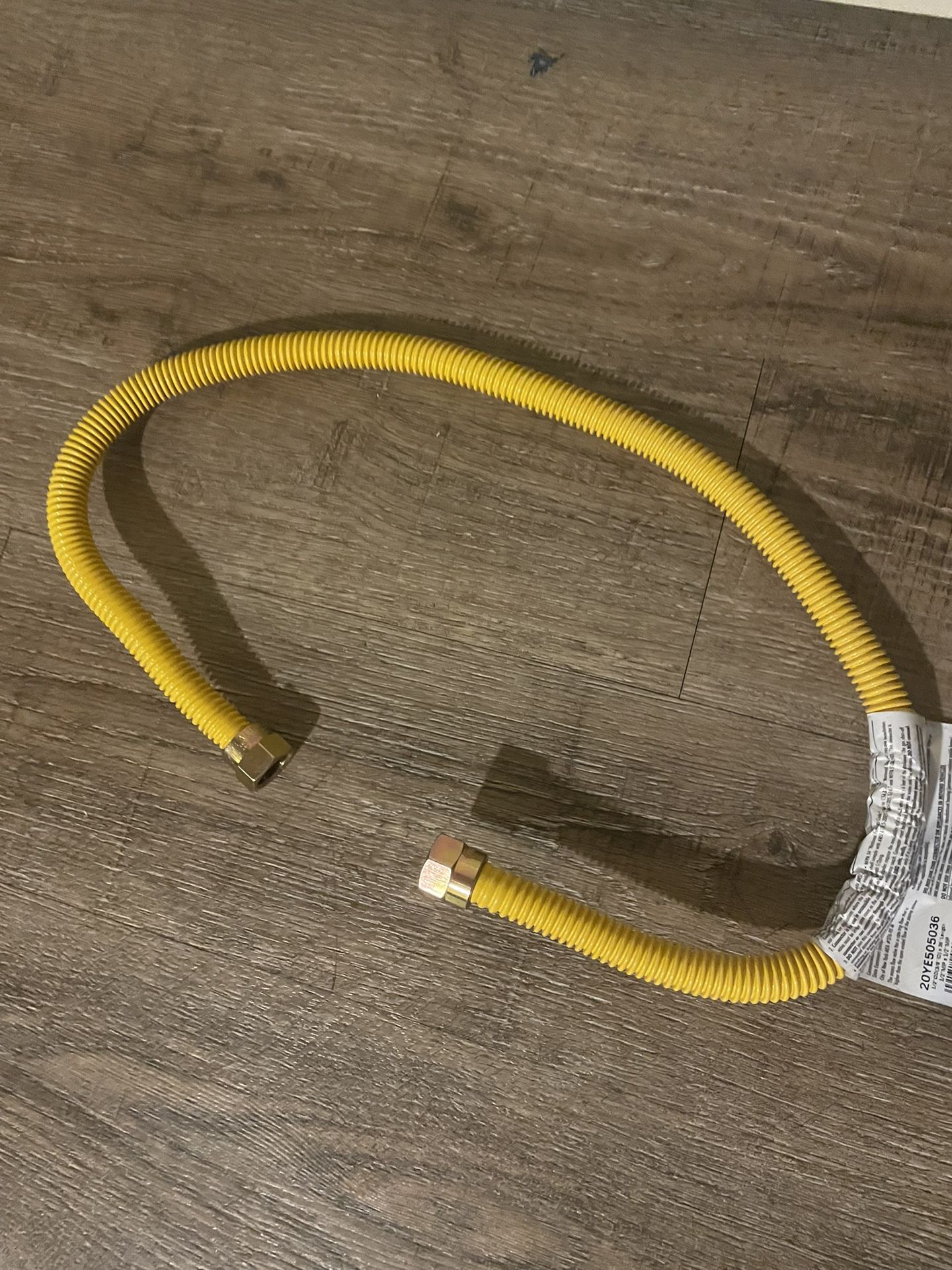 Gas appliance connector