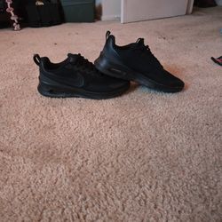 all black air max barily used