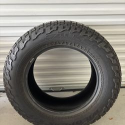 Tire 285 65 20