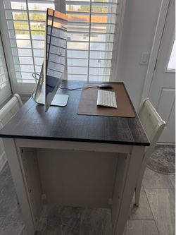 Bob’s furniture wood kitchen breakfast nook with 2 chairs