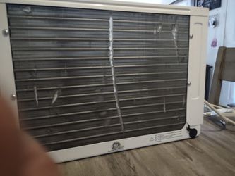 Wall unit AC by GM