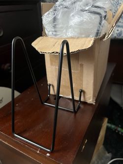 Black metal wire display stand