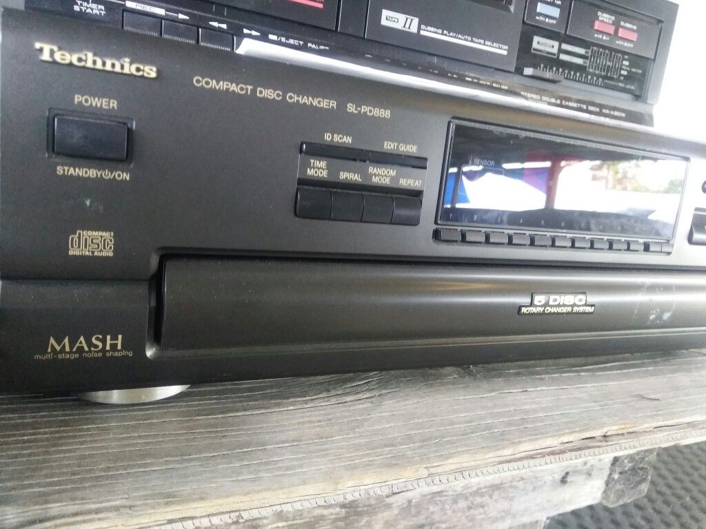 Technics 5 disc CD player