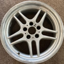 BMW M Parallel Rim  (1 Crack Needs Repair)
