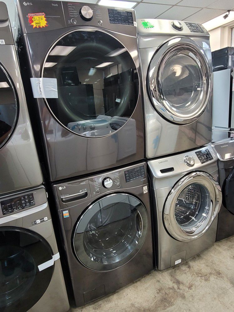 New LG Front Loading Washer And Gas Dryer Set 