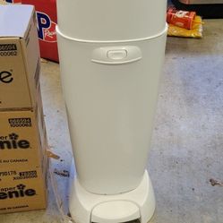 Diaper Genie With Extra Bags