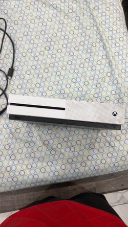 Xbox one s (throw me an offer)