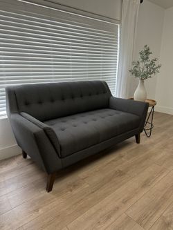 Mid-Century Modern Loveseat Couch 🛋️.  FREE DELIVERY 🚚 