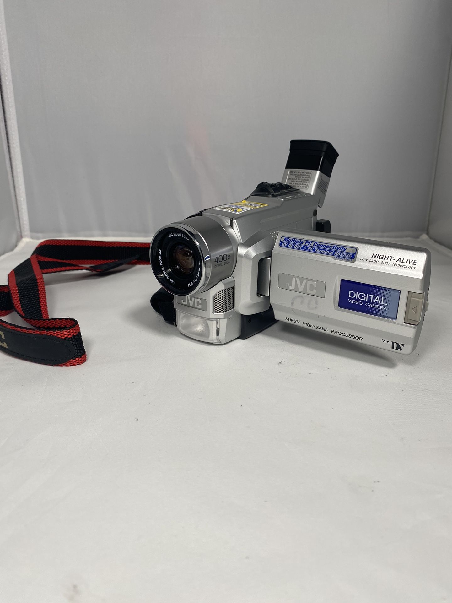JVC GR-DVL815U Mini DV Digital Video Camcorder. Batteries and charger.