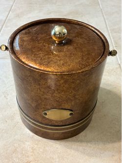 Ice bucket with lid