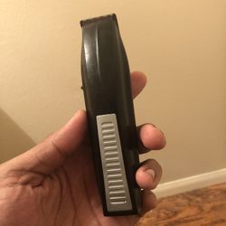 Travel Size Battery Powered Hair Clippers 