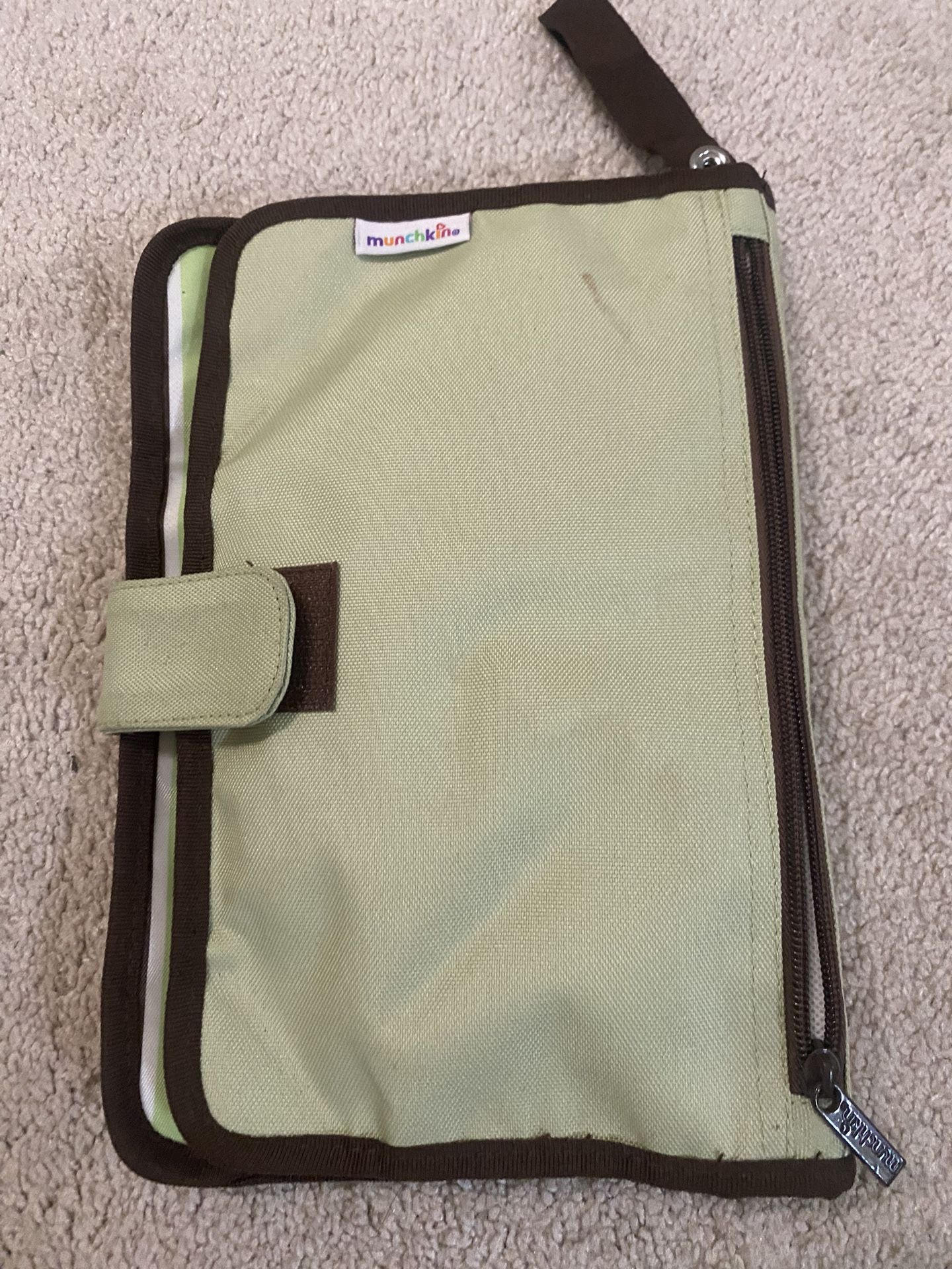 Munchkin Diaper- Wipe Carrier Bag