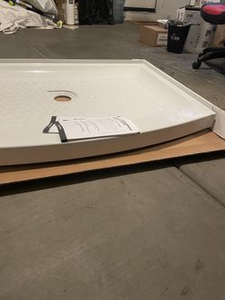 American Standard Ovation Curve 48 in. L x 30 in. W Alcove Shower Pan Base with Center Drain in Arctic White 