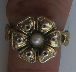 Vintage photo pearl flower ring