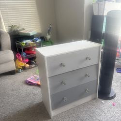 3 drawer small dresser