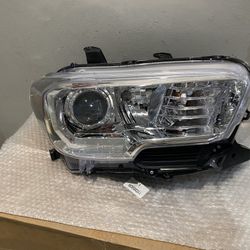 2016-2020 Toyota Tacoma Right Headlight 